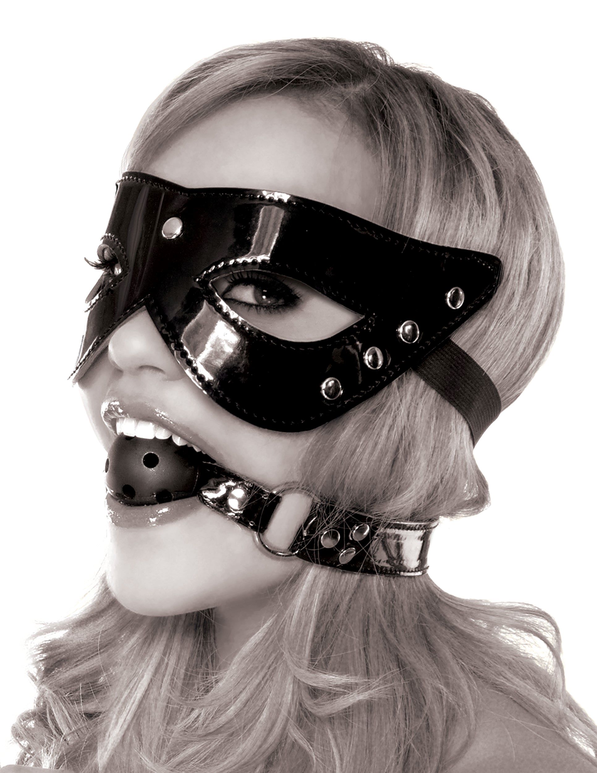 Fetish Fantasy Limited Edition Masquerade Mask & Ball Gag Black from Pipedream Products. Teach your lover the meaning of submission in no time with this breathable Masquerade Mask and Ball Gag. Unlike ordinary ball gags