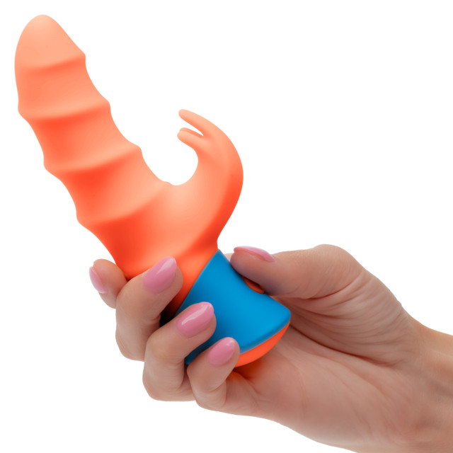Turn up the fun and dive into waves of pleasure with the Rave Tickler. This bold dual massager features a swirled shaft for deeply textured internal stimulation