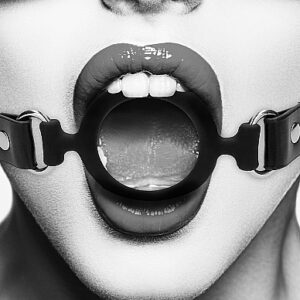 B&W SILICONE RING GAG W/ ADJUSTABLE STRAPS